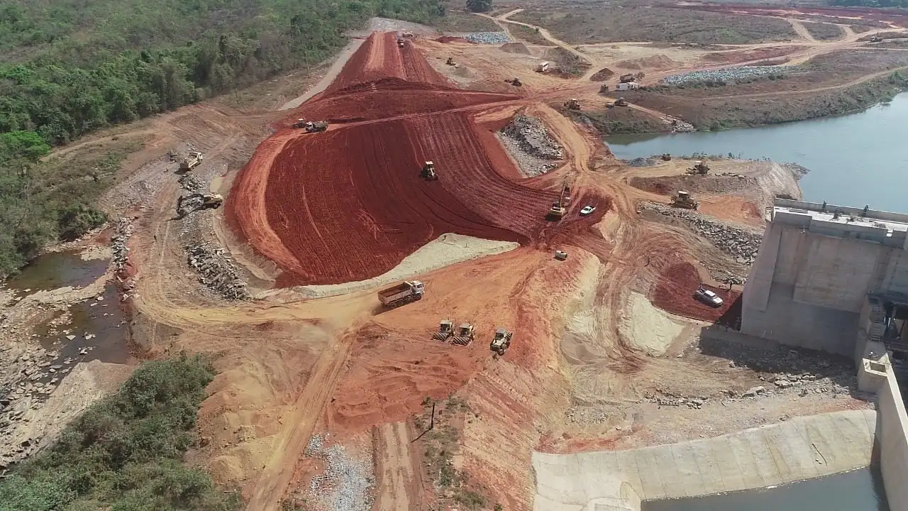 Terraplenagem — Benneti Construções