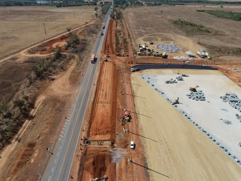 Infraestrutura rodoviária e pátio de obra - Benneti Construções
